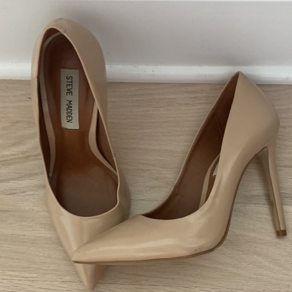 Steve Madden nude pumps